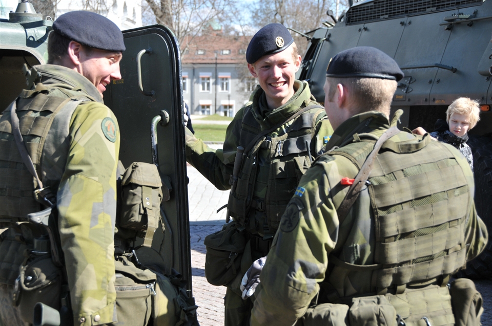 Soldater på Eksjö torg. 
Foto: Stefan Söderberg 